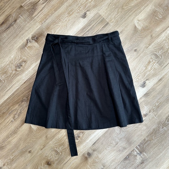 Banana Republic Dresses & Skirts - Banana Republic Black A-Line Wrap Skirt